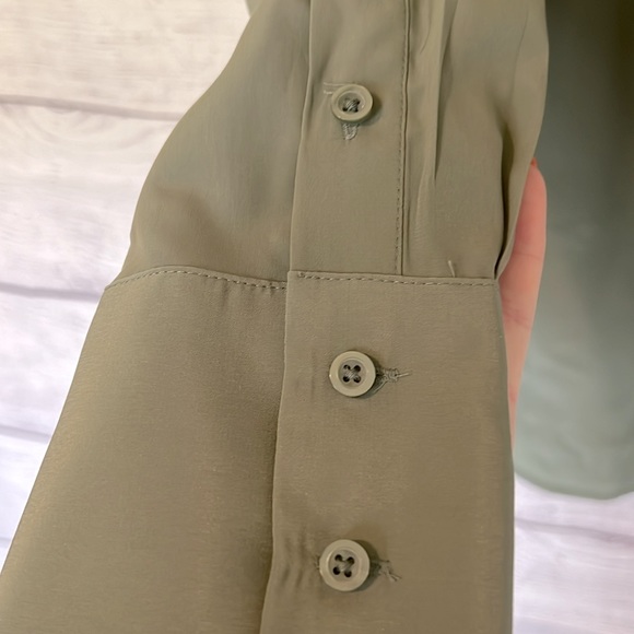 Size L Nine West olive green button down blouse - Picture 3 of 4